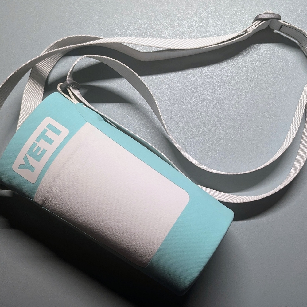 Yeti Aquifer Blue water bottle sling bag